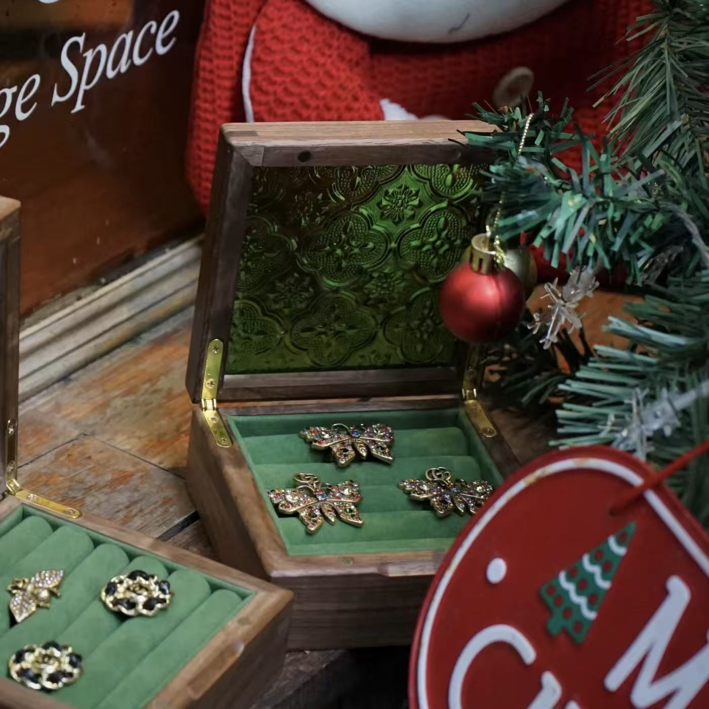 Alva Retro Style  Ring and Earring Box