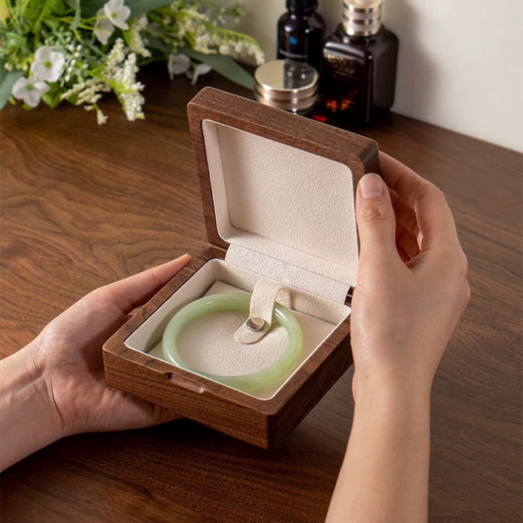 Retro-style Movo Black Walnut Jewelry Box