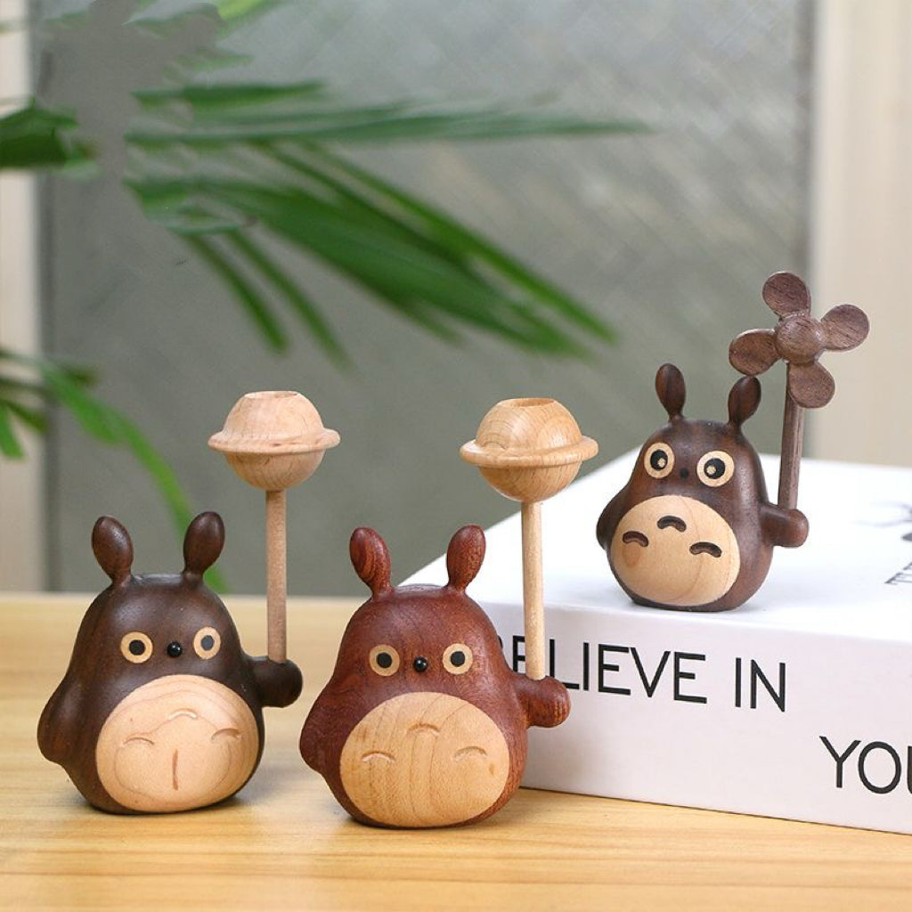 Toto Walnut Diffuser Ornament with Lollipop