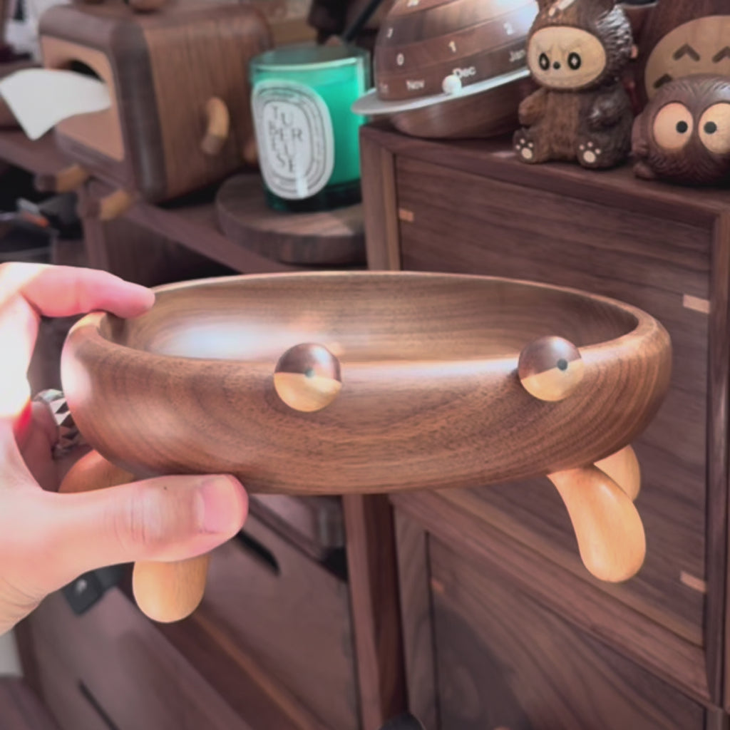 crab design walnut tray