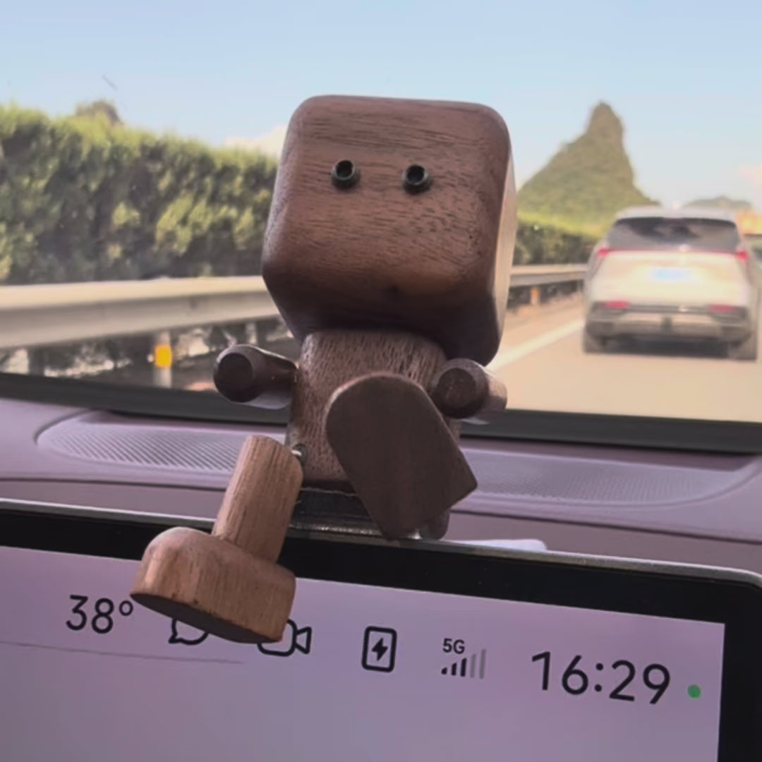 Shakit Wobbling Car Ornament